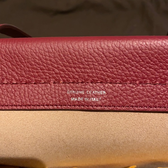 Tod’s Women’s Red Shoulder Bag New With Tags - Picture 4 of 5